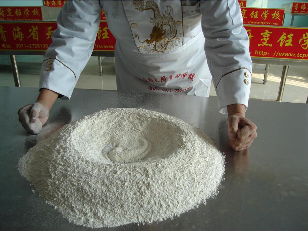 兰州牛肉拉面制作技术培训—兰州牛肉拉面的和面方法及注意事项
